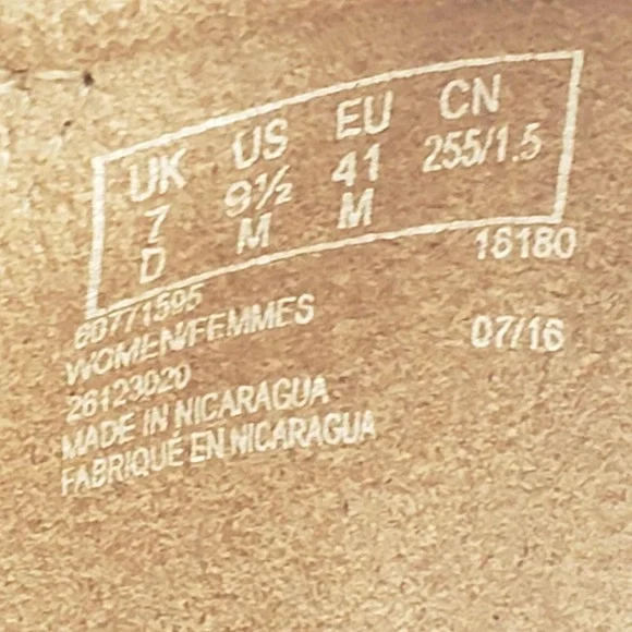 Clarks Medora Gemma Sand Tan Nubuck Leather Slip-On Perforated Shoes Size 9.5 M - Picture 6 of 9